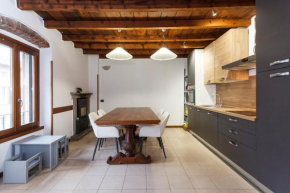 Appartamento con travi a vista